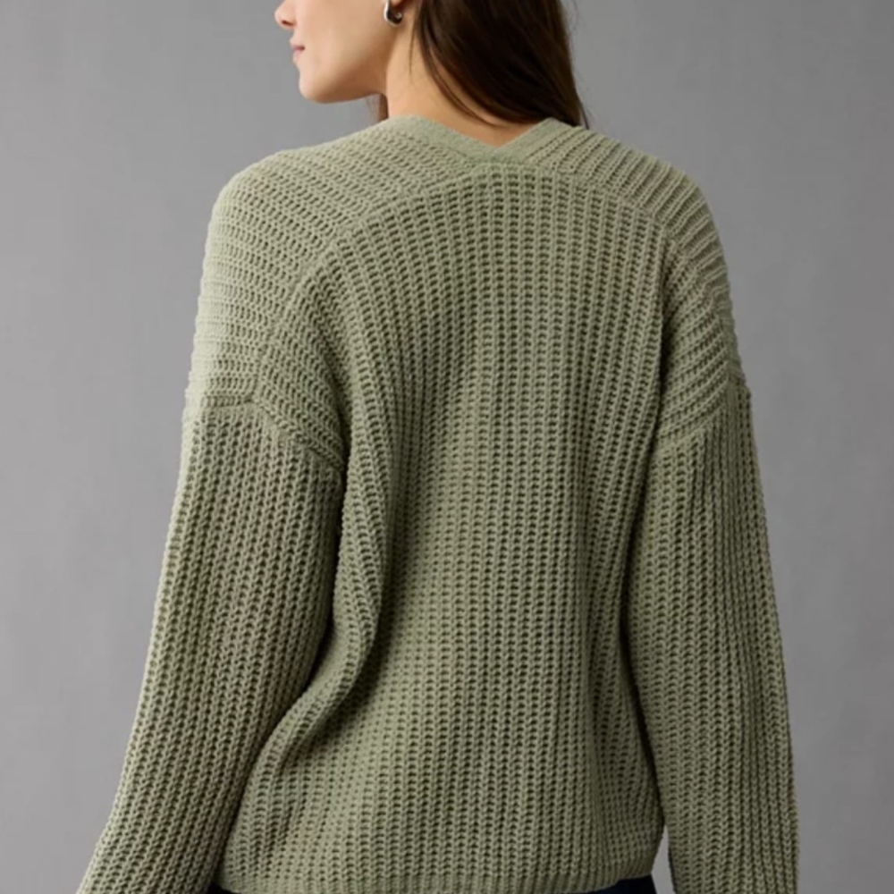 Elegant Knit Cardigan in Soft Green - Picture 2 of 7